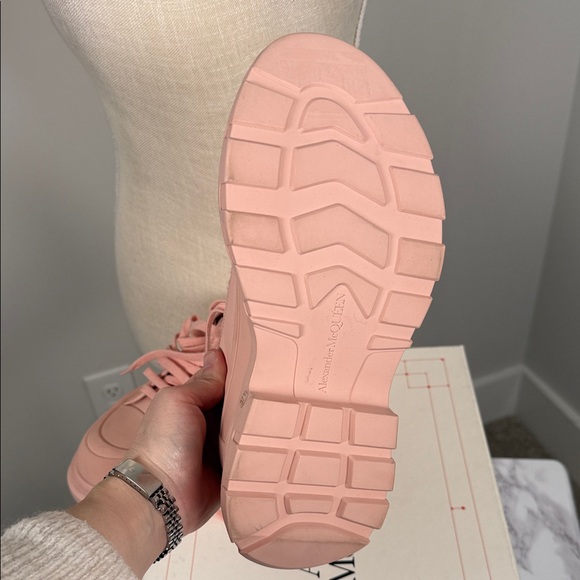 LIKE NEW Alexander McQueen Women's Blush Sneakers - Picture 5 of 11